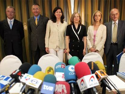 De derecha a izquierda, Benigno Blanco, María del Prete, Sharon Slater, Lola Velarde, Jean Louis Thes y Alain Soury-Lavergne.