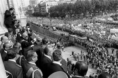 Franco, en octubre de 1975 ante una multitud en la Plaza de Oriente de Madrid.