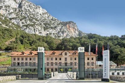 Exterior del balneario La Hermida, en Cantabria. 