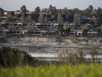 Vista de la isla de Valdecañas en El Gordo, Cáceres, desde el municipio de Berrocalejo, el 11 de febrero de 2022.