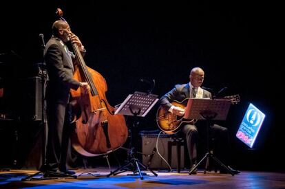 Ron Carter en su actuaci&oacute;n del domingo en Santiago de Compostela. 