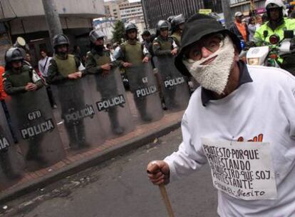 Los funcionarios han salido hoy a la calle para solidarizarse con los indígenas