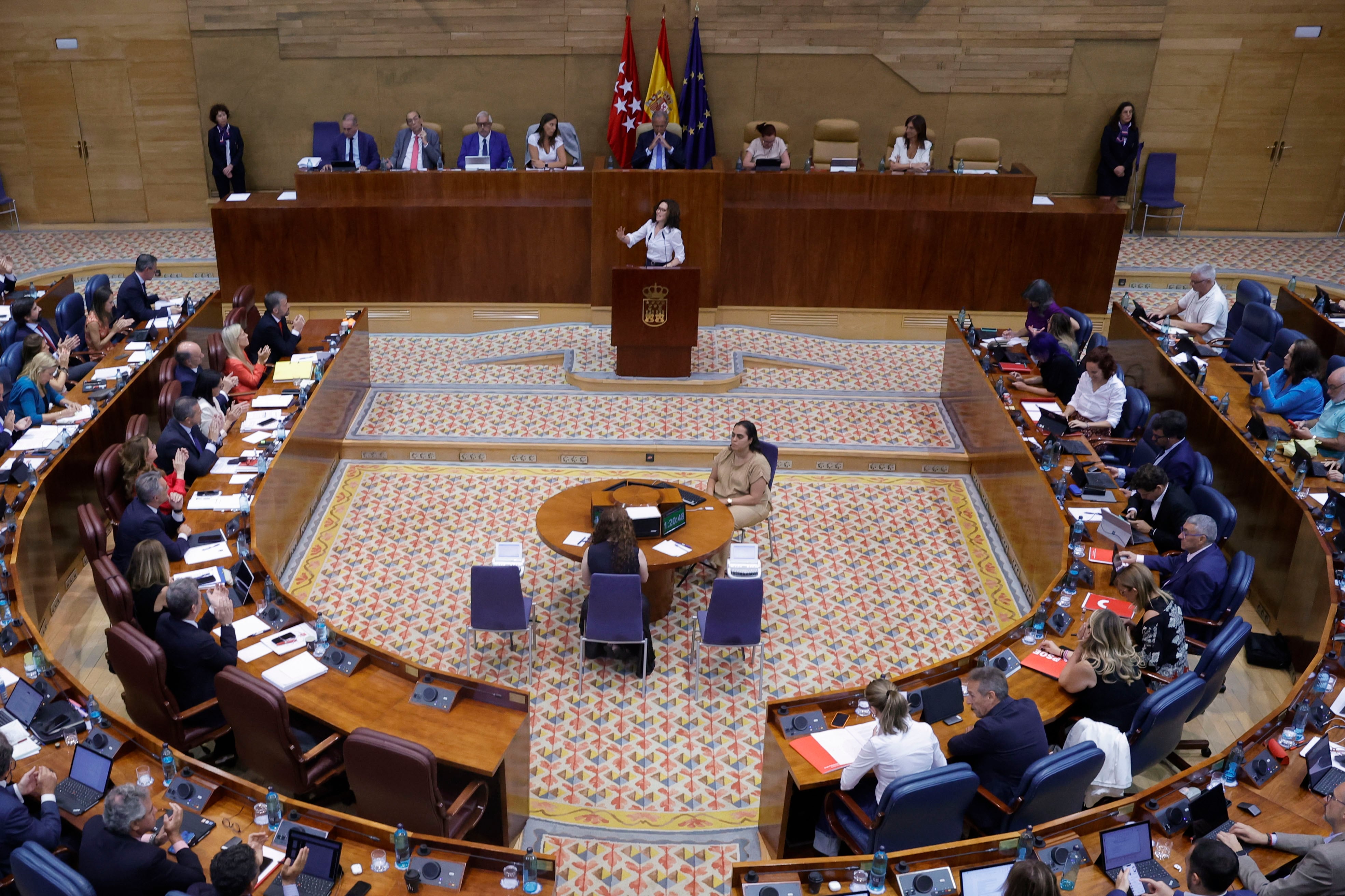 El PP impide en la Asamblea una decena de preguntas de la oposición a Ayuso sobre el ático