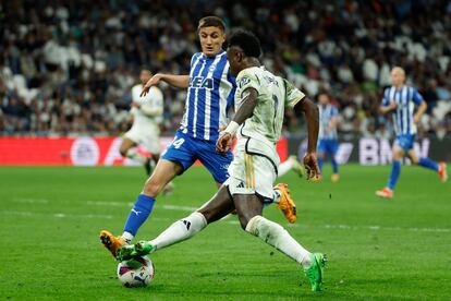 Vinicius en acción frente al Deportivo Alavés.