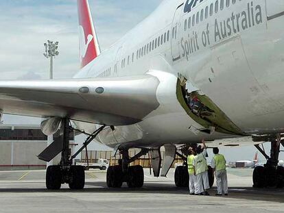 Avión con el fuseleje roto
