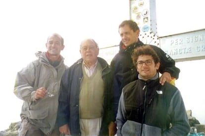Jordi Pujol con sus hijos Pere (i), Jordi y Oriol (d)