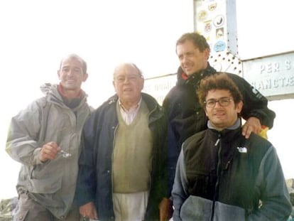 Jordi Pujol con sus hijos Pere (i), Jordi y Oriol (d)