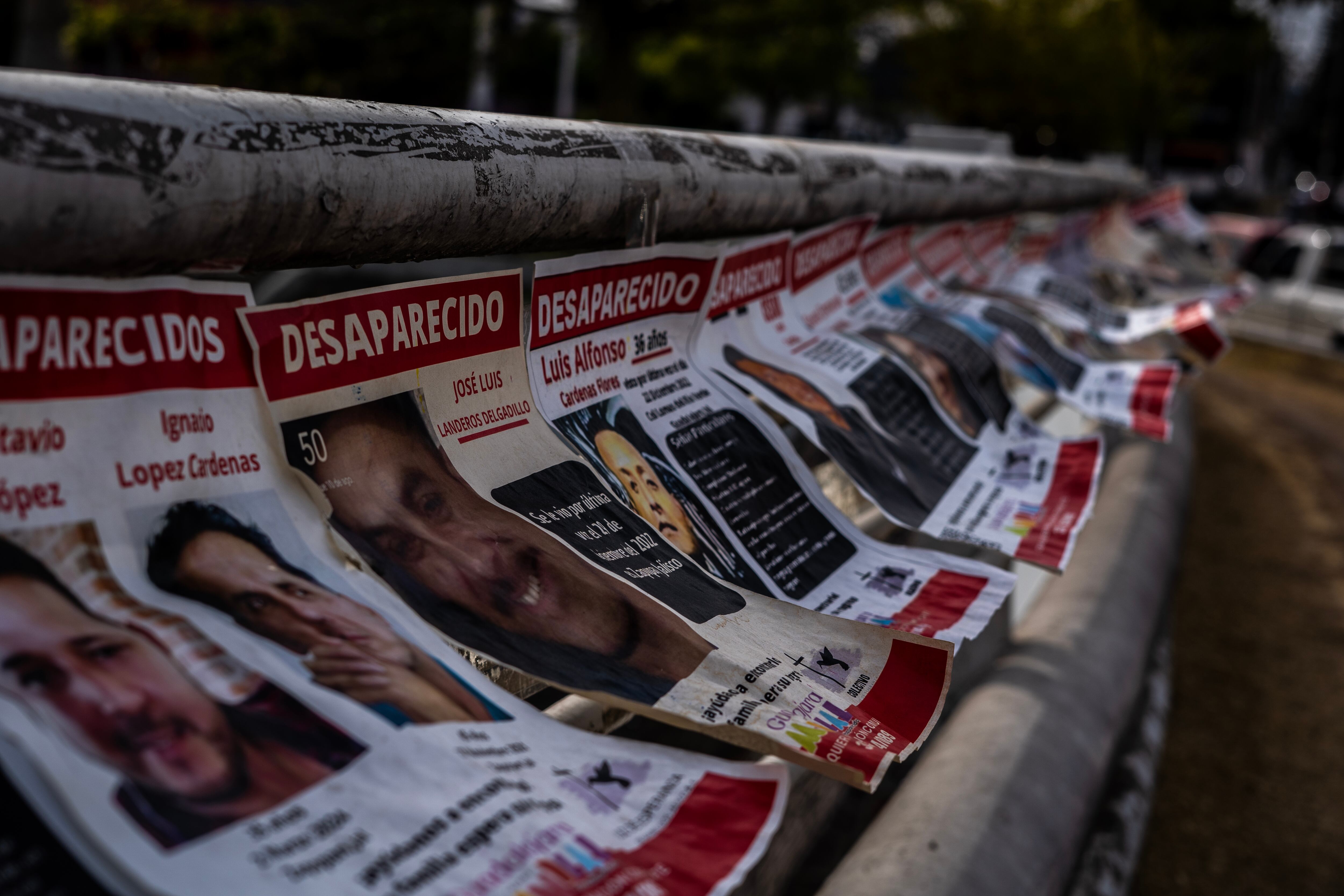 Fichas de búsqueda de personas desaparecidas en las calles de Guadalajara, el día 21 de marzo de 2025. Jal
