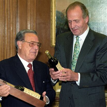 Marcos Eguizábal, con el Rey en La Zarzuela en 1997.