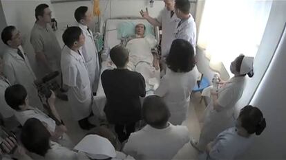Liu Xiaobo, tumbado en la captura de un vídeo sin fechar ni localizar obtenido el pasado martes.