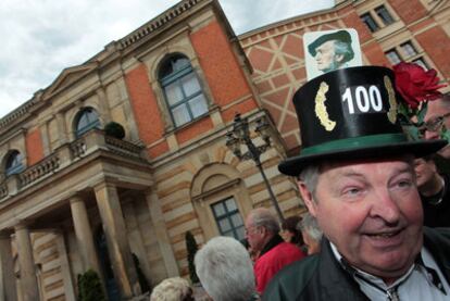 Un visitante recuerda que Bayreuth vive su centenario.