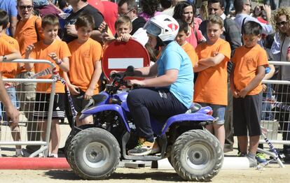 ¿Sabrías conducir? ¿Conoces las señales de tráfico? Los niños podían poner a prueba sus conocimientos sobre seguridad vial en este circuito instalado junto a otra de las carpas.  