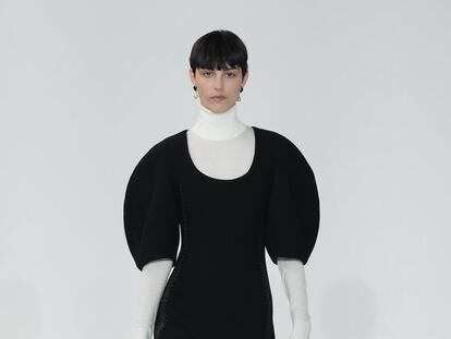 Gabriela Hearst se rinde al poder del blanco y negro en Chloé