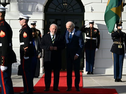 El presidente de EE UU, Joe Biden, recibe al presidente brasileño, Lula da Silva, en la Casa Blanca, el 10 de febrero.