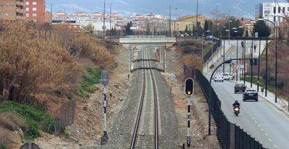 V&iacute;as del ferrocarril junto a la rotonda de Europa.