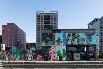 El mural de vinilo que instaló en el MoCA de Los Ángeles en 2016.