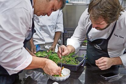 Roberto Cabrera y Ricardo Álvarez, chefs del restaurante Huerta de Carabaña, en Madrid