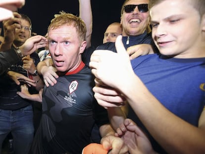 En 2014 Paul Scholes, retirado año y medio antes, jugó con sus compañeros un amistoso contra el Salford. Luego se negó a volver a calzarse las botas.