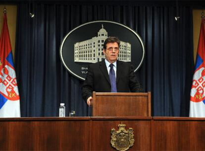 El primer ministro serbio, Vojislav Kostunica, durante una conferencia de prensa ayer en Belgrado.