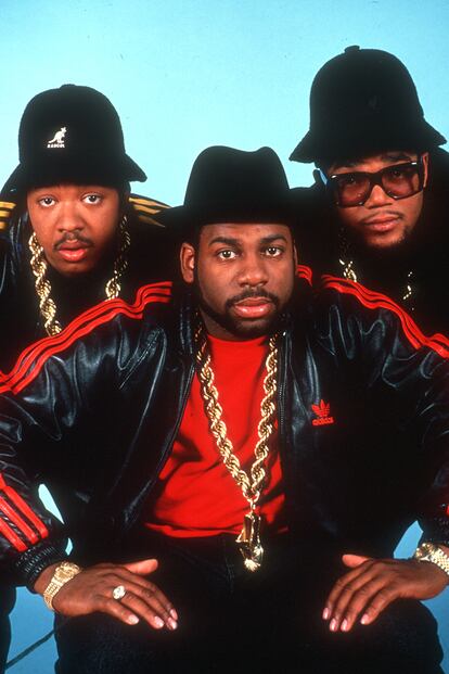 Los raperos Run-D.M.C. llegaron a elevar su amor al chándal hasta dar a luz al tema My Adidas, todo un himno de adhesión al logo de la casa de origen alemán.