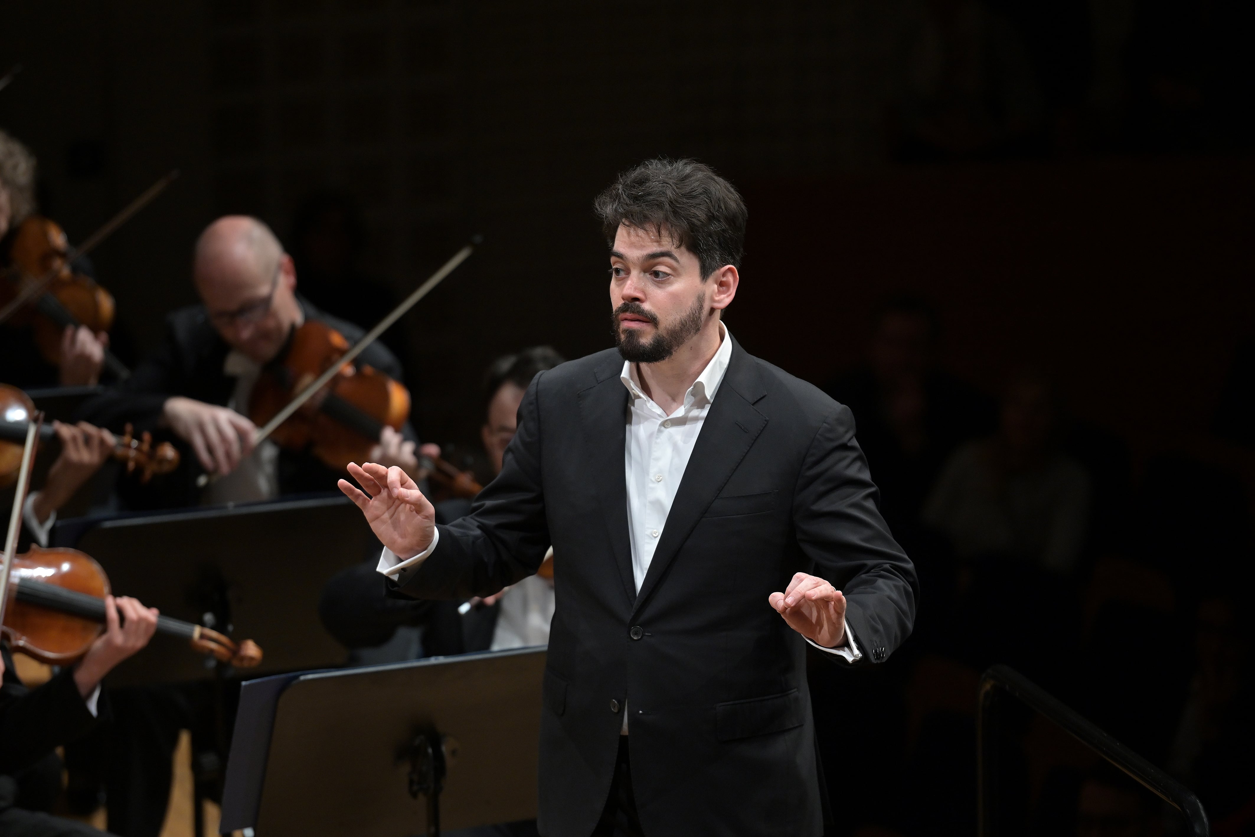 El talento apacible de Lahav Shani triunfa en el Festival de Lucerna 