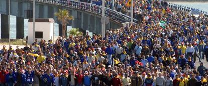 Marcha de trabajadores de Delphi sobre el puente Carranza de Cádiz.