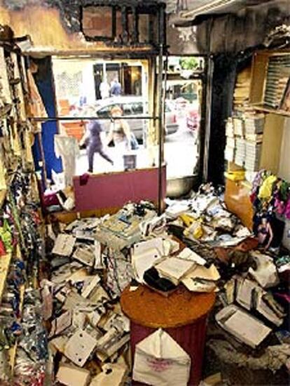 Interior de la tienda tras el ataque de los radicales.