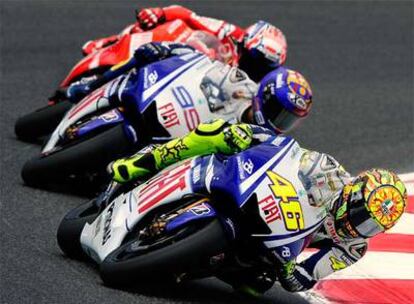 Valentino Rossi, por delante de Jorge Lorenzo y Casey Stoner, en Montmeló.