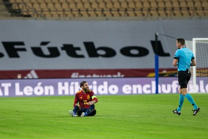 Sergio Ramos, lesionado en el partido contra Alemania.