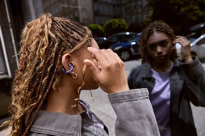 Uso de los nuevos auriculares JBL Soundgear CLIPS