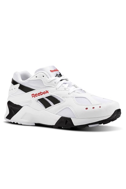 Imprescindible: unas deportivas para empezar con buen pie el año… y ya de paso cumplir los propósitos de vida activa. Reebok ha reeditado Aztrek (99,95€), su modelo de los noventa, para los que buscan un toque retro en los pies.