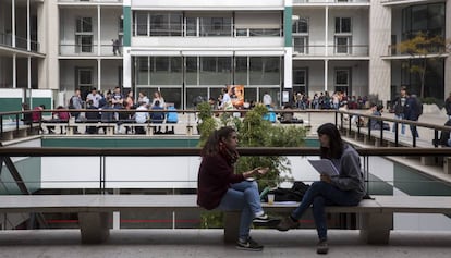 Estudiantes en la Universidad Pompeu Fabra de Barcelona.