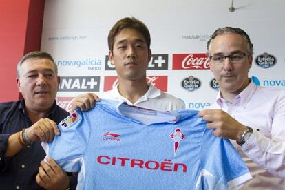 El nuevo fichaje del Celta, el coreano Park Chu-Young durante su presentaci&oacute;n el pasado viernes en Bala&iacute;dos.