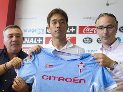 El nuevo fichaje del Celta, el coreano Park Chu-Young durante su presentaci&oacute;n el pasado viernes en Bala&iacute;dos.