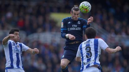 Gareth Bale en uno de sus remates de cabeza contra la Real Sociedad.