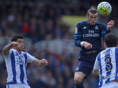 Gareth Bale en uno de sus remates de cabeza contra la Real Sociedad.