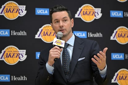 El nuevo entrenador de Los Angeles Lakers, JJ Redick, durante la conferencia de prensa de presentación en el UCLA Health Training Center, en El Segundo, California.