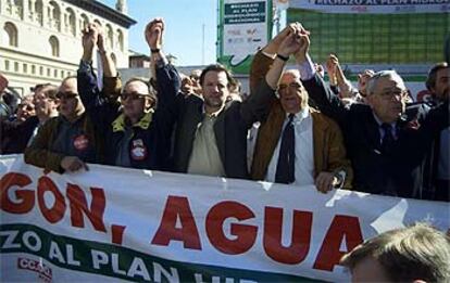 Manifestación en Zaragoza contra el trasvase del Ebro que contempla el Plan Hidrológico Nacional.