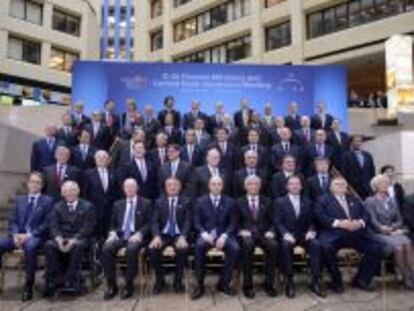 Foto de familia de los ministros de Finanzas y gobernadores de los bancos centrales del G-20 en Washington.