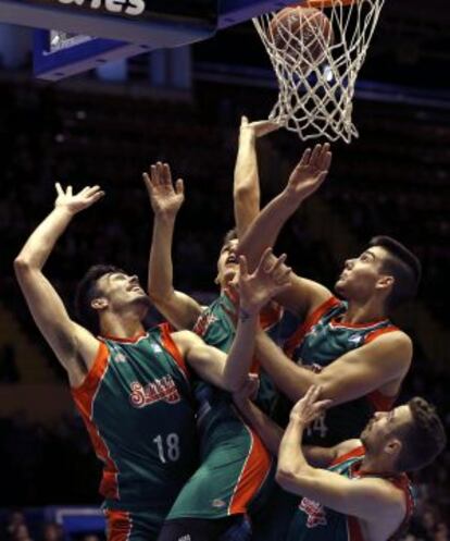 Oriola, Porzingis, Hern&aacute;ng&oacute;mez y Urtasun.
 