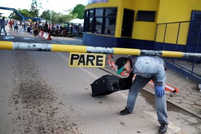 El país se ha visto desbordado y un juez federal decretó esta semana el cierre de la frontera en el estado de Roraima, pero la medida fue frenada por el Tribunal Supremo de Brasil.