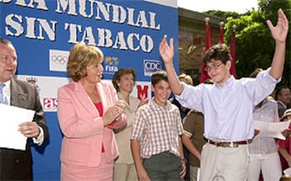 La ministra de Sanidad, Celia Villalobos en la entrega de los premios del concurso <b></b><i>Deporte sin tabaco</i>.