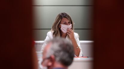 La ministra de Trabajo, Yolanda Díaz, durante una reunión con el presidente de Canarias, Ángel Víctor Torres.