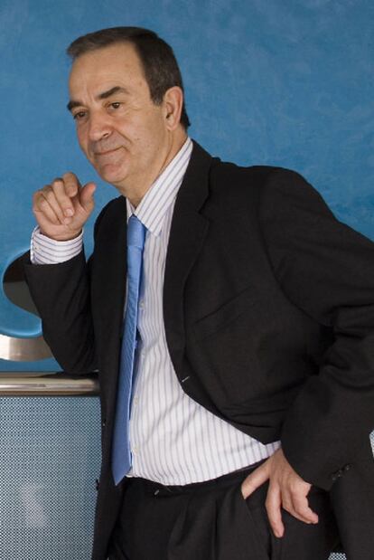 Raúl López, presidente del Obradoiro, en la sede de Monbús.