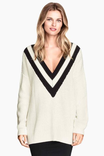 H&M es una de las firmas que se ha sumado más recientemente a la fiebre por este diseño. Su versión cuesta 29,99 euros.