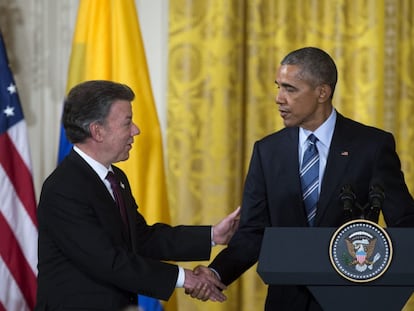 El presidente de Estados Unidos, Barack Obama, con el de Colombia, Juan Manuel Santos, en la Casa Blanca el 4 de febrero.