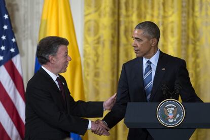 El presidente de Estados Unidos, Barack Obama, con el de Colombia, Juan Manuel Santos, en la Casa Blanca el 4 de febrero.