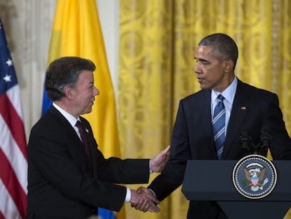 El presidente de Estados Unidos, Barack Obama, con el de Colombia, Juan Manuel Santos, en la Casa Blanca el 4 de febrero.