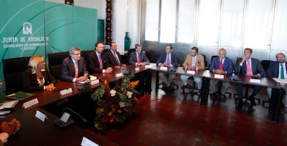 Integrantes de la Mesa del Torno de Andalucía, durante la reunión de esta mañana en Sevilla.