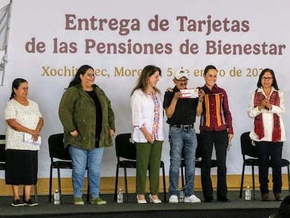 Claudia Sheinbaum durante la entrega de tarjetas de las pensiones del Bienestar, en Xochitepec, Morelos, el 5 de enero de 2025.